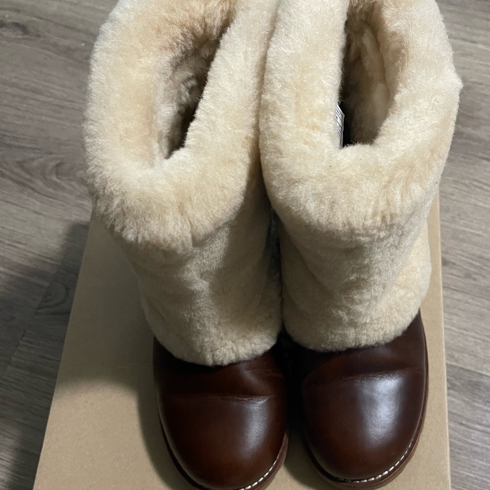 Women UGG Boot SZ 6